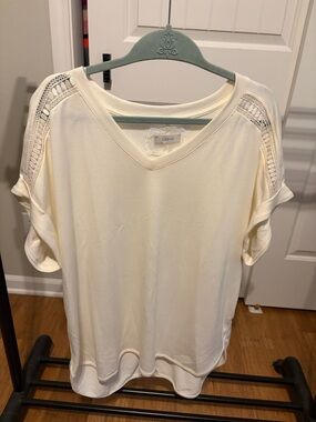 Cupio Cream Crochet-Trim V-Neck Short Sleeve Top